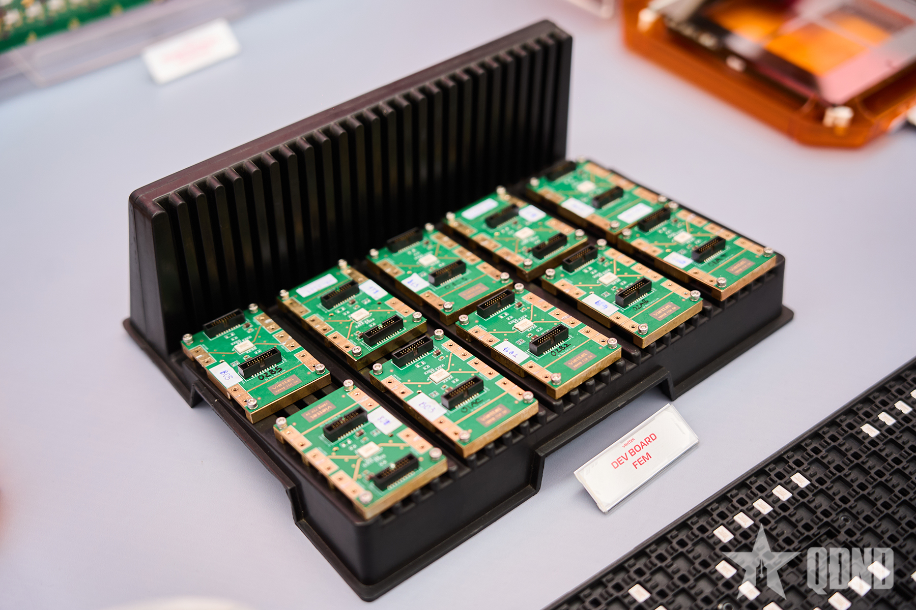 Một con chip bán dẫn được tạo ra như thế nào?